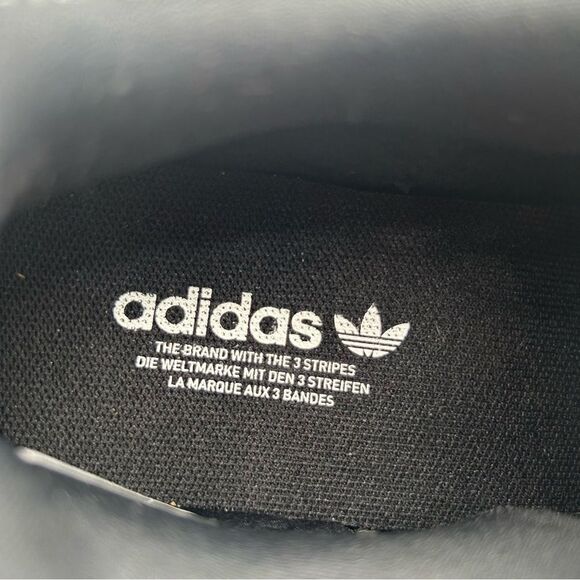 NWOB Adidas Swift Run 22 J Black/ Grey Unisex US Size 6.5 main image 5